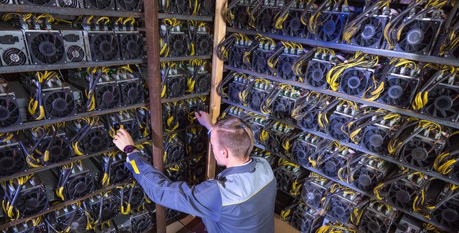 Bitcoin halving person inside a mining rig for decentral publishing