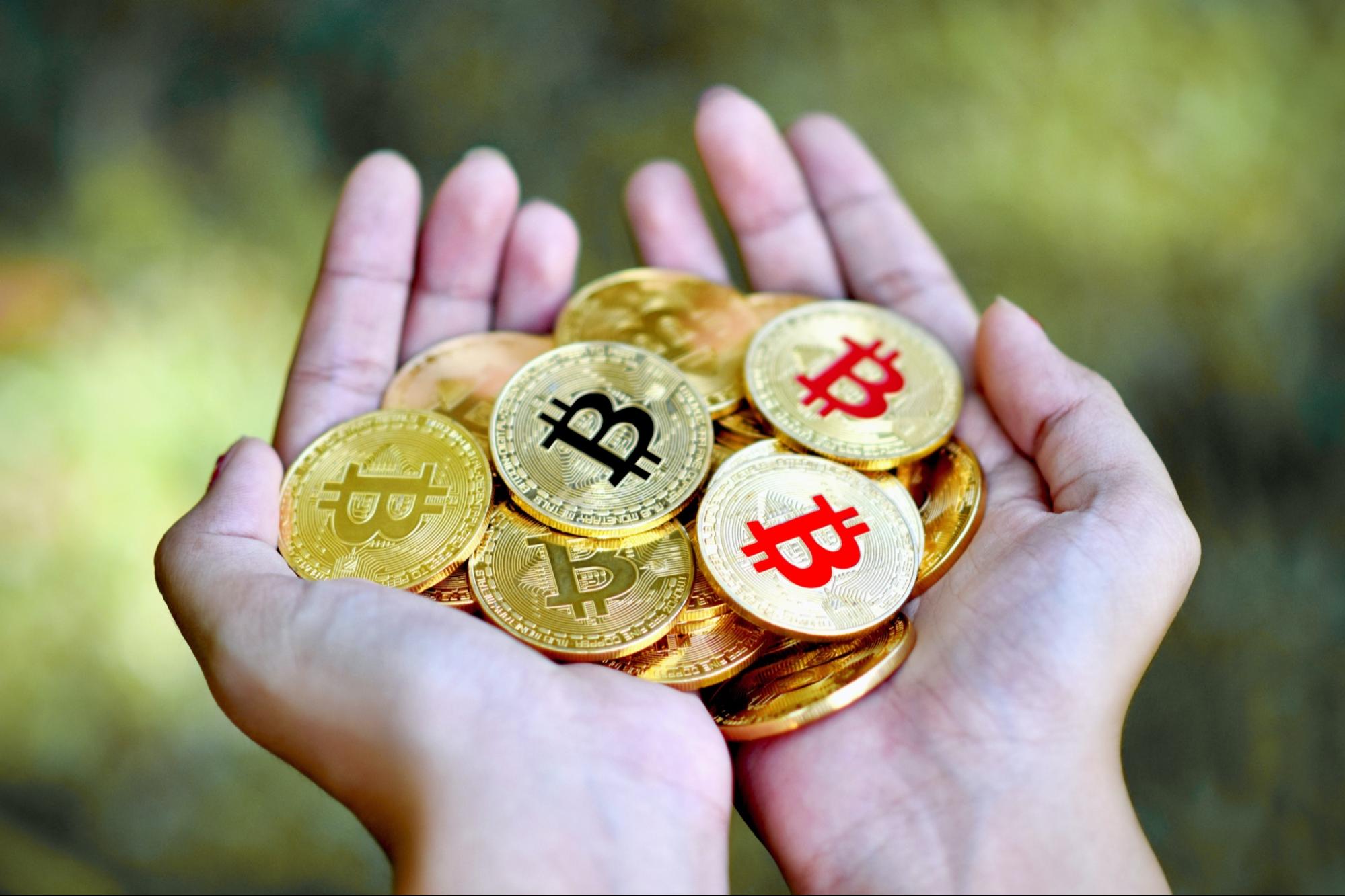 Giving crypto as a gift two handfuls of bitcoins for decentral publishing