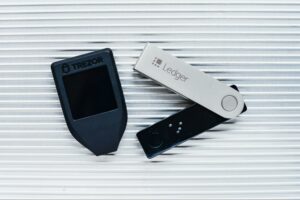 crypto hard wallets one of which is a flash drive for decentral publishing