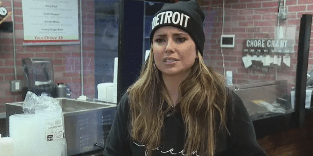 crypto news woman weating a detroid beanie for decentral publishing