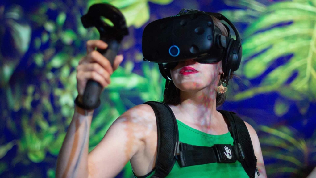 metaverse could transform education metaverse woman vr in jungle